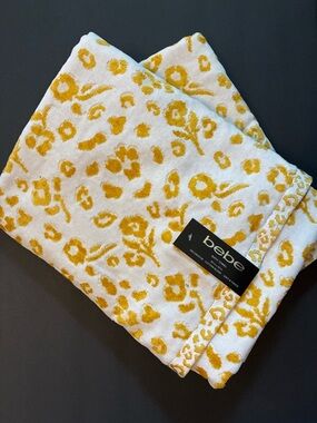 Golden Animal Print bath towels set